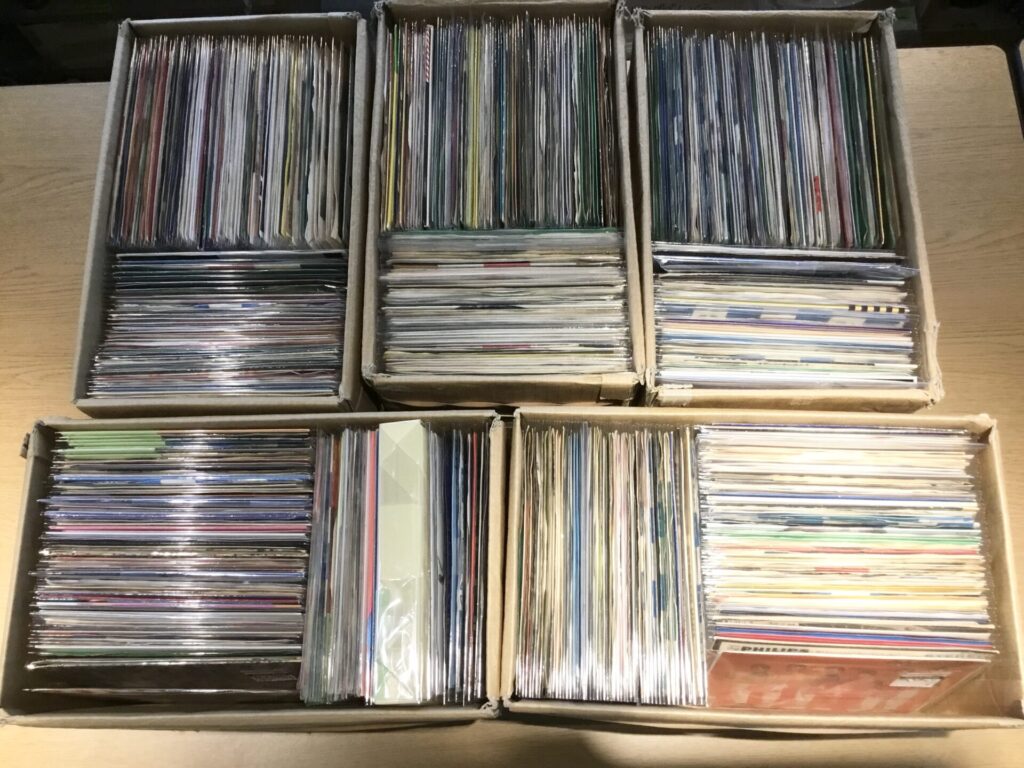 シングルレコードを約500枚程ドカッと追加しました!