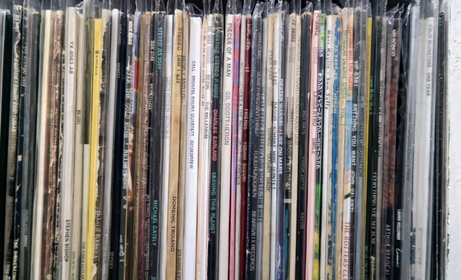 レコードの正しい保管方法をお伝えします! 保管場所や手入れのポイント