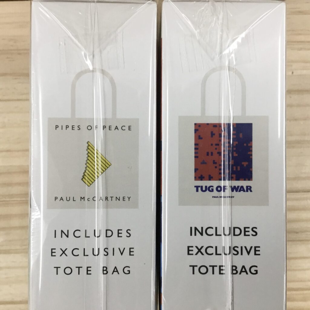 ポール・マッカトニーの「Pipes Of Peace」と「Tug Of War」のトートバッグ付きCDの未開封が入荷しました。