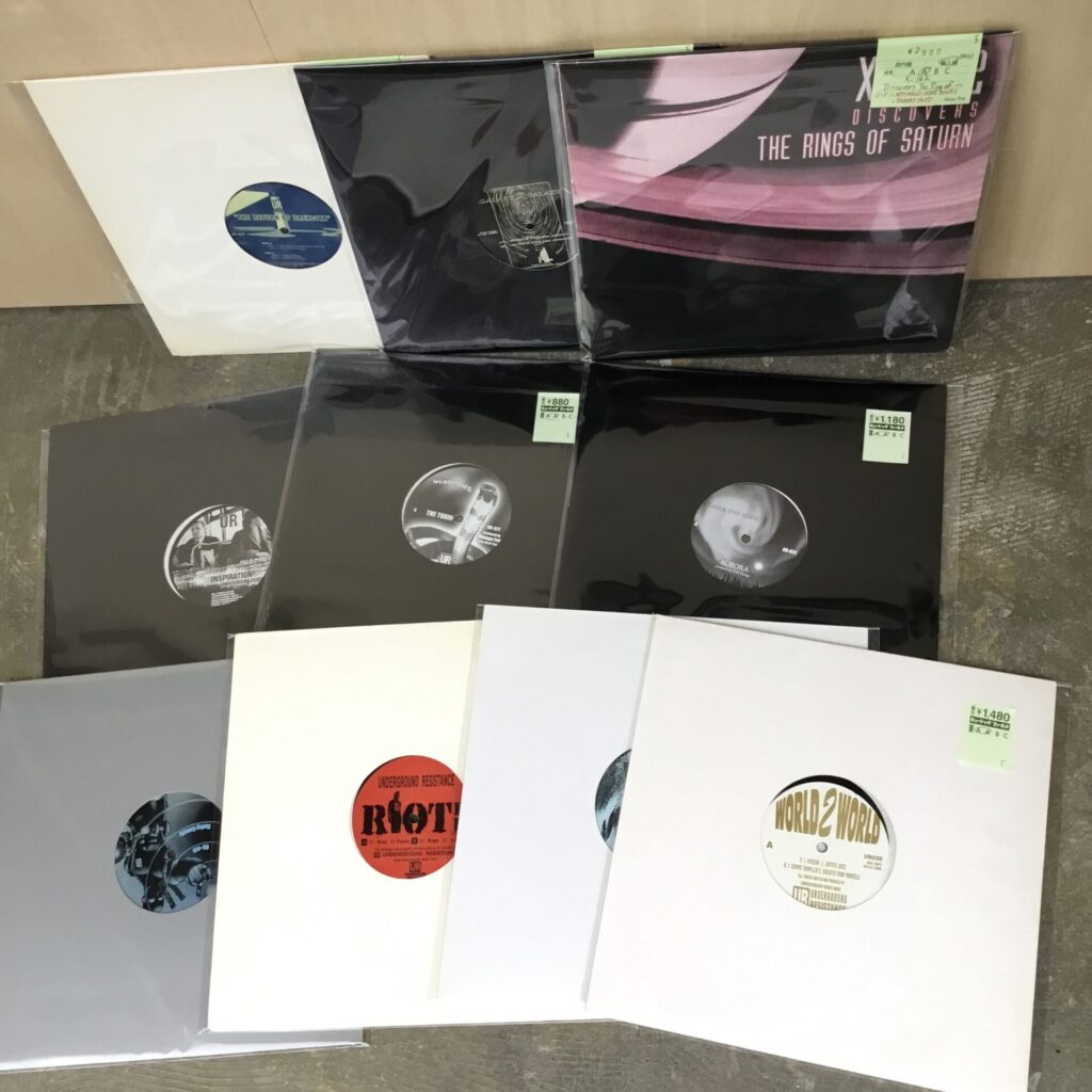 【新入荷情報】 アンダーグラウンド・レジスタンス(UR)のLP・12inchがひとつかみ入荷です。