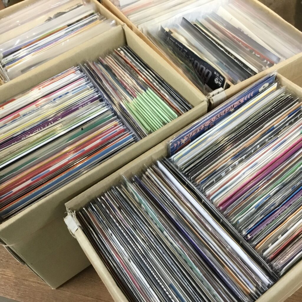 【新入荷情報】 シングルレコードが450枚以上のボリュームで入荷しました。