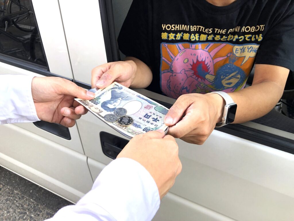 お車に乗ったままレコードやCDの買取可能!ドライブスルー買取のご案内