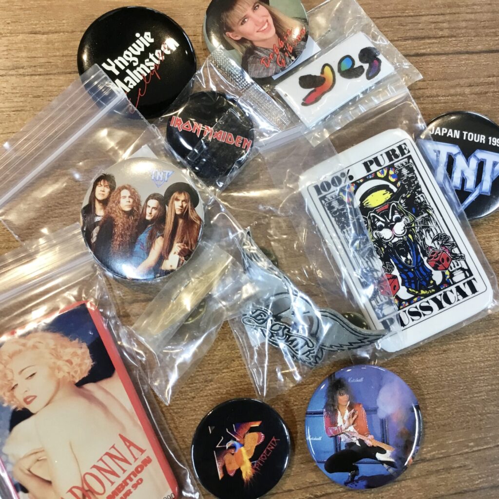 【新入荷情報】 バッジ、タイピン、などがひとつかみ入荷しました。