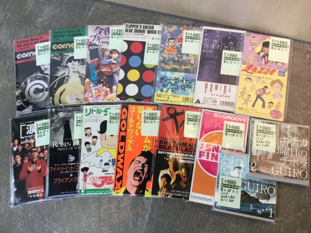 【新入荷情報】七夕（短冊CDの日）にちなんで8cmCDをふたつかみ出しました。