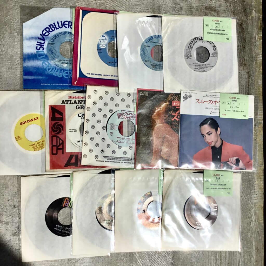 【新入荷情報】  昨日に引き続き、本日はソウルのシングル・レコードをひとつかみ追加しました。